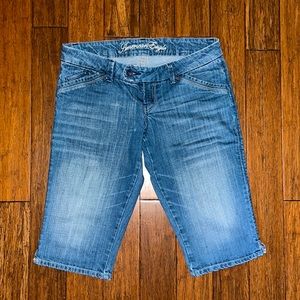 American Eagle Jean Capri Bermuda Shorts, Size 10 Regular.